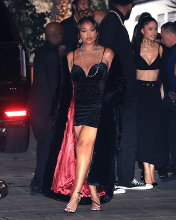 Hollywood, CA - Jordyn Woods turns heads as she shows off her curvy figure arriving at her 25th anniversary and launch of her fashion collaboration with Shein in Hollywood. She was accompanied by her NBA boyfriend Karl Anthony Towns, star player of the Minnesota Timberwolves. She arrived in style as she pulled up in a vintage white Rolls Royce limo. Pictured: Jordyn Woods, Karl Anthony Towns BACKGRID USA SEPTEMBER 20, 2022 BYLINE MUST READ: ShotbyNYP / BACKGRID USA: +1 310 798 9111 / usasales@backgrid.com UK: +44 208 344 2007 / uksales@backgrid.com